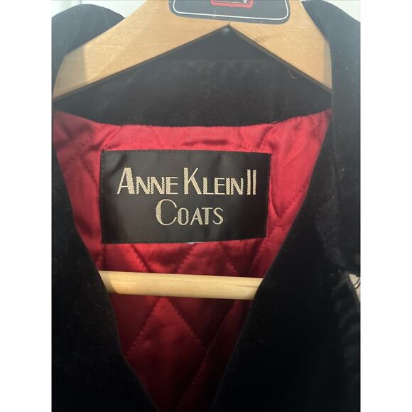 Anne Klein II Black Velvet 4 Button Petco’s With Red Satin Lining. Womens Size L - Picture 3 of 11